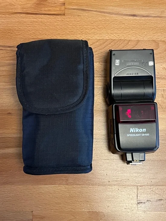 Nikon Speedlight SB-600 Flash Unit - Picture 2 of 7